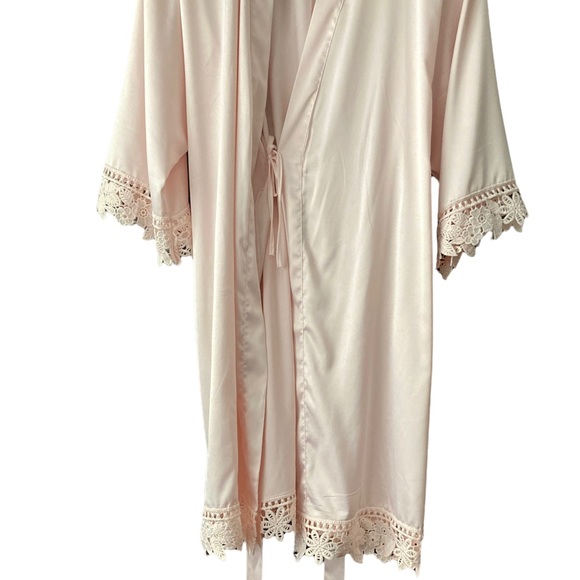 ❌SOLD❌XXL/XXL•PRISTINE GORGEOUS LACE / SOFT PINK LIGHTWEIGHT SATINY ROBE W BELT• - Picture 3 of 7